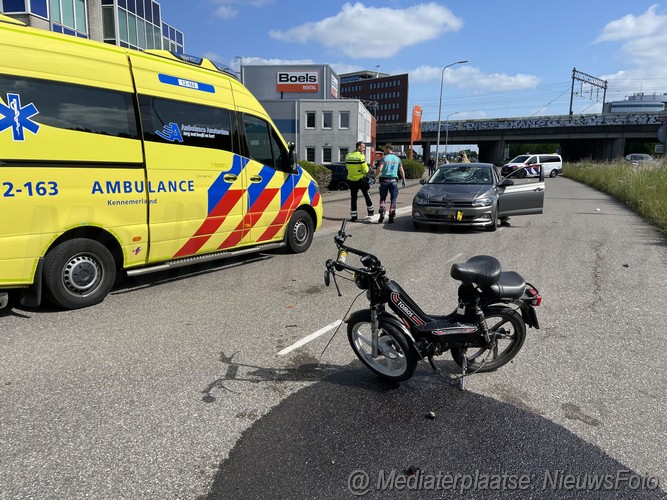 Mediaterplaatse ongeval scooter auto kruisweg hoofddorp 25052023 Image00001