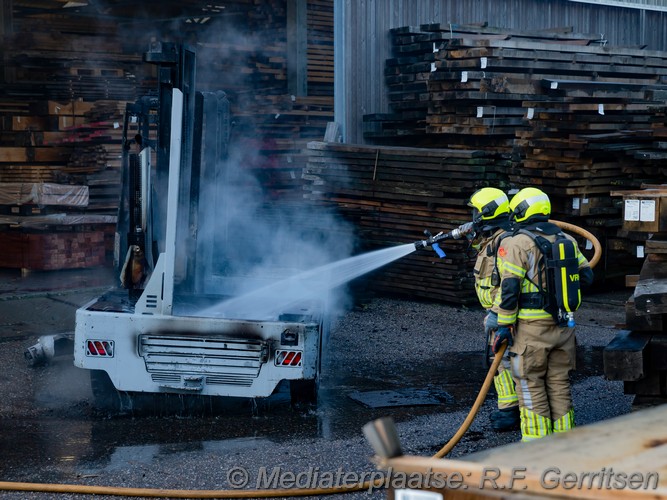 Mediaterplaatse voertuig brand noordkade waddinxveen 06112023 Image00001