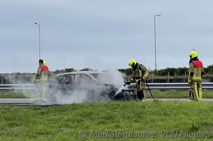Mediaterplaatse auto brand tijdens het rijden 08102023 Image00006