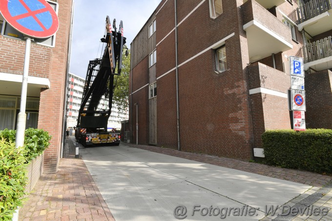 Mediaterplaatse Zwaar transport verlaat met hindernis bouw de geus ldn 18092023 2023 Image00033
