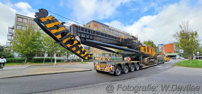 Mediaterplaatse Zwaar transport verlaat met hindernis bouw de geus ldn 18092023 2023 Image00053