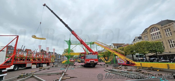 Mediaterplaatse kermis in opbouw leiden 28092023 Image00012