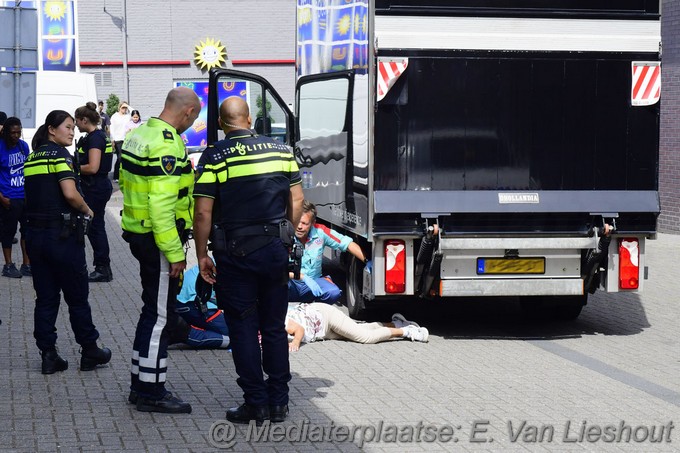 Mediaterplaatse Oudere vrouw aangereden door bakwagen hoofddorpImage00002