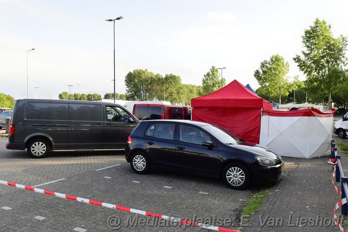 Mediaterplaatse dode gevonden in auto op parkeerplaats rygenhoek in hoofddorp hdp Image00003