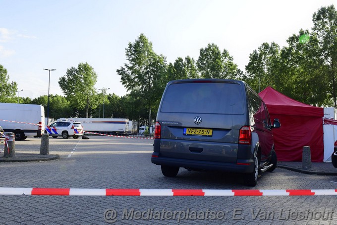 Mediaterplaatse dode gevonden in auto op parkeerplaats rygenhoek in hoofddorp hdp Image00004
