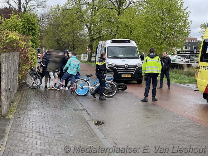 Mediaterplaatse hoofdweg ongeval scooter fietser hdp Image00002