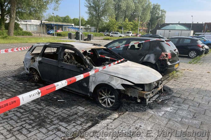 Mediaterplaatse auto brand twee voertuigen hoofddorp 24052024 Image00001