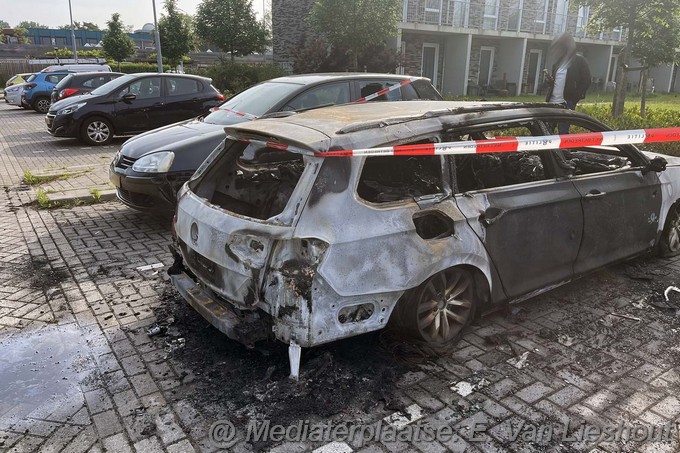 Mediaterplaatse auto brand twee voertuigen hoofddorp 24052024 Image00004