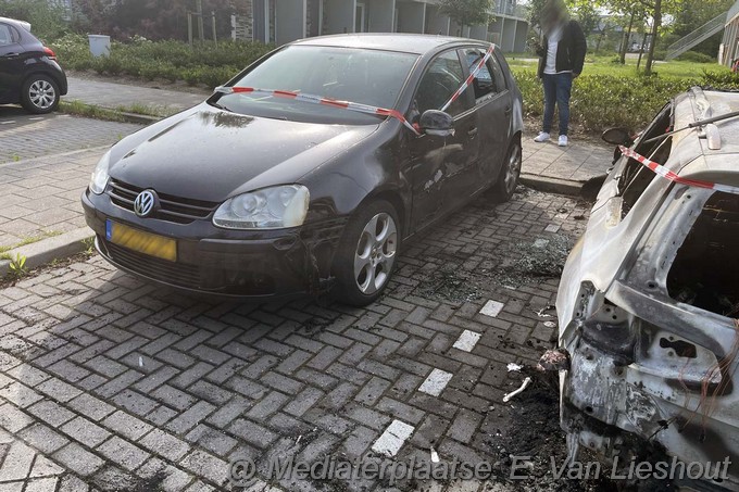 Mediaterplaatse auto brand twee voertuigen hoofddorp 24052024 Image00006