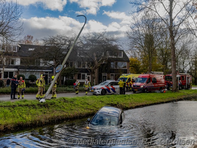 Mediaterplaatse voertuig te water groenhoverweg gouda 22112024 Image00002