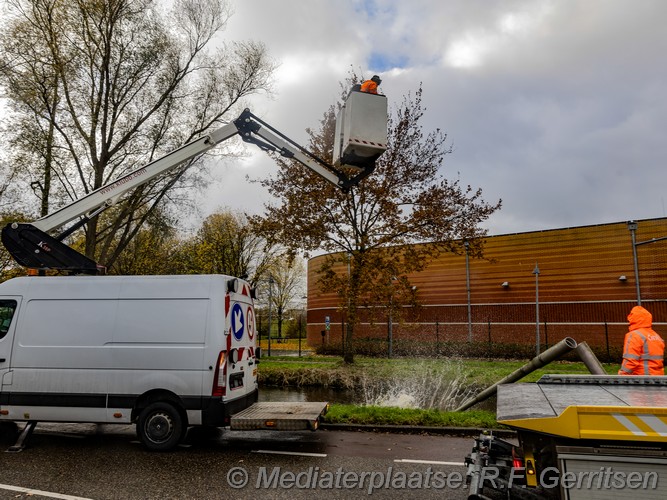 Mediaterplaatse voertuig te water groenhoverweg gouda 22112024 Image00018