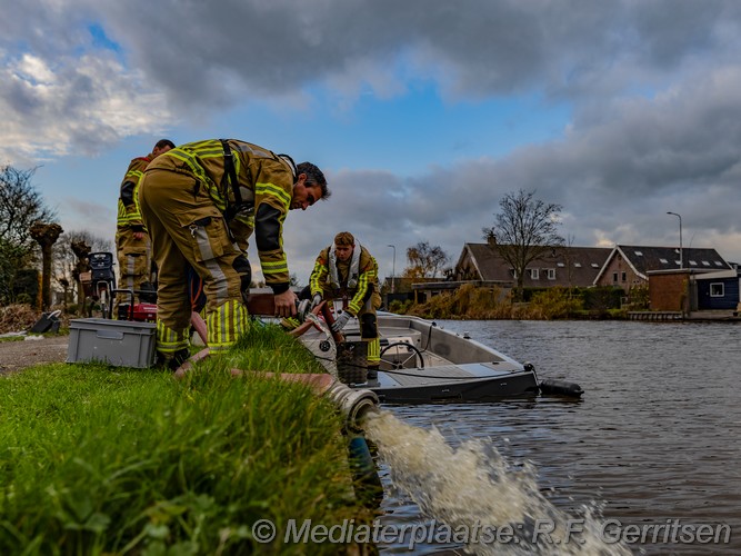 Mediaterplaatse zinkende sloep in nieuwerbrug 26112024 Image00005