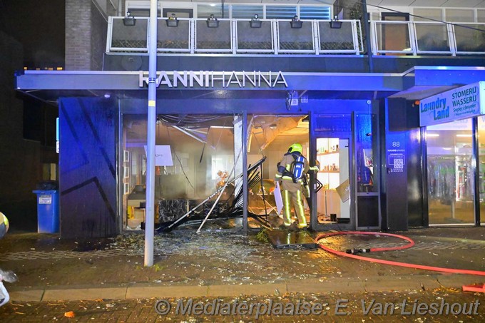 Mediaterplaatse brand na explosie kapper hoofddorp 26102024 Image00002