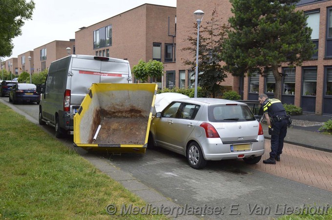 Mediaterplaatse auto klapt op vuil container hoofddorp 02072024 Image00002