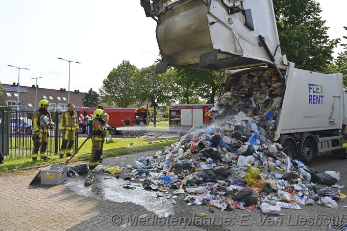 Mediaterplaatse vuilniswagen in brand hoofddorp 24072024 Image00010
