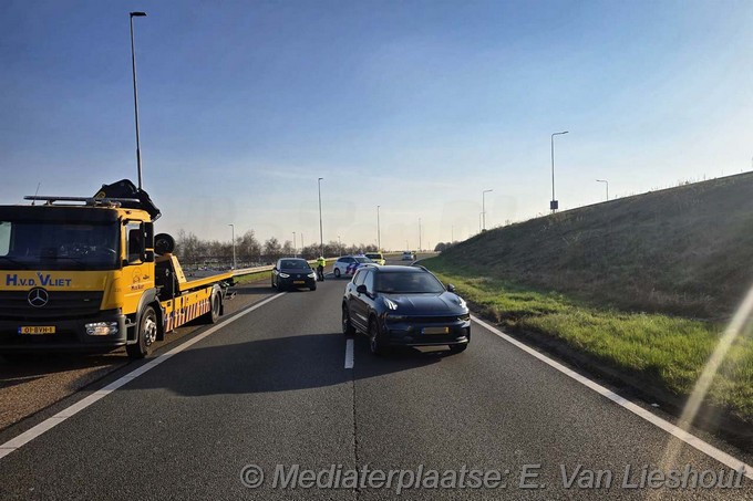 Mediaterplaatse auto op zijn kop A4 schiphol 31032025 Image00001