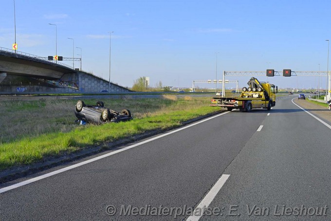 Mediaterplaatse auto op zijn kop A4 schiphol 31032025 Image00003