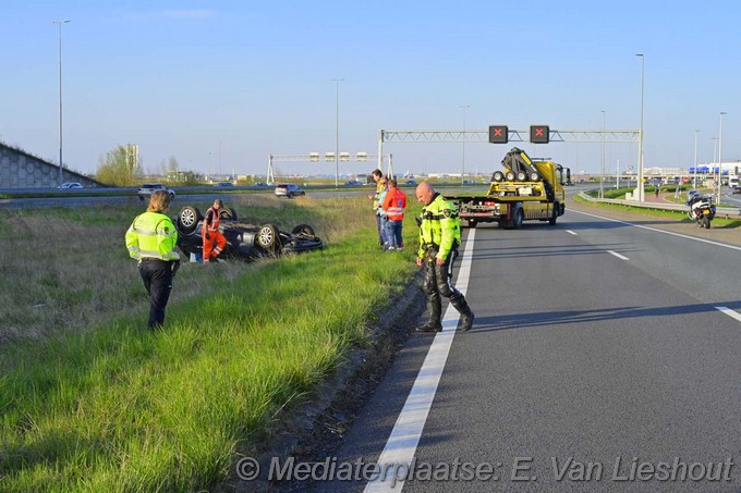 Mediaterplaatse auto op zijn kop A4 schiphol 31032025 Image00007