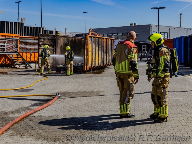 Mediaterplaatse brand container goudkade gouda 08042025 Image00006