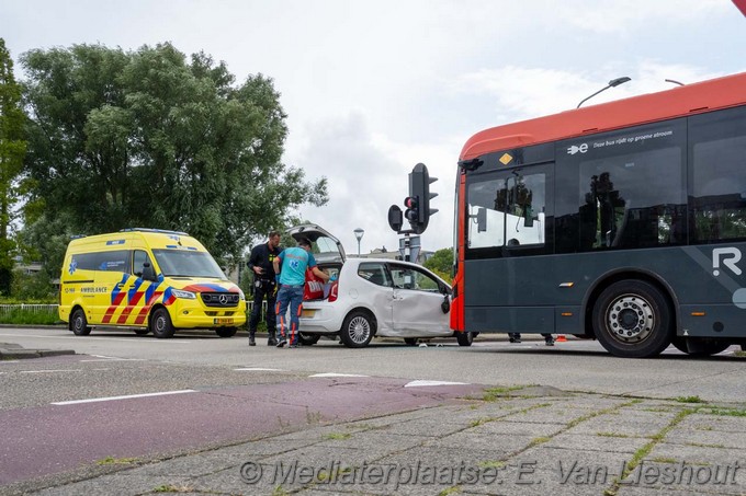 Mediaterplaatse Ongeval auto bus hoofddorp 01082025 Image00001