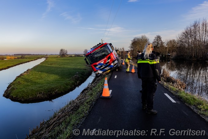 Mediaterplaatse brandweer voertuig bijna te water vlist haastrecht 31012025 Image00002