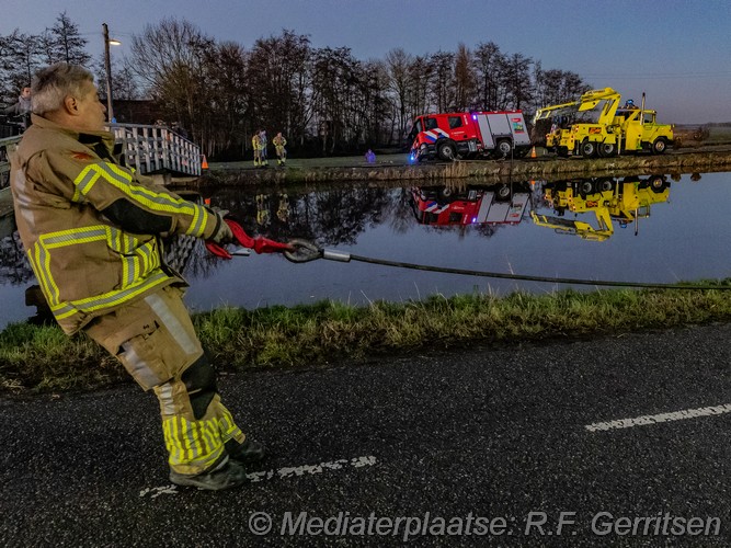 Mediaterplaatse brandweer voertuig bijna te water vlist haastrecht 31012025 Image00015
