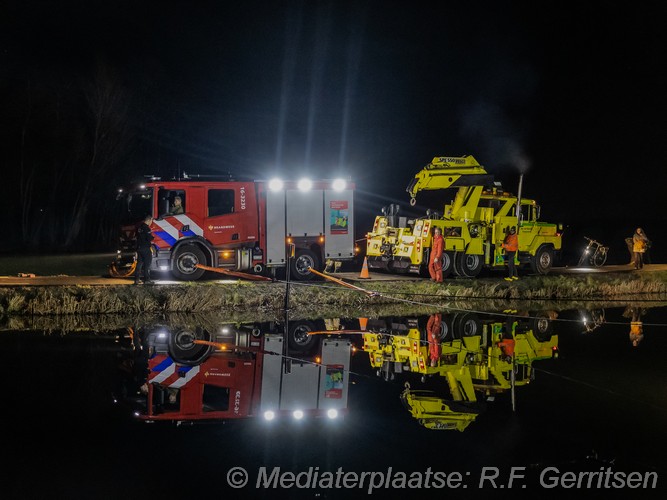 Mediaterplaatse brandweer voertuig bijna te water vlist haastrecht 31012025 Image00021