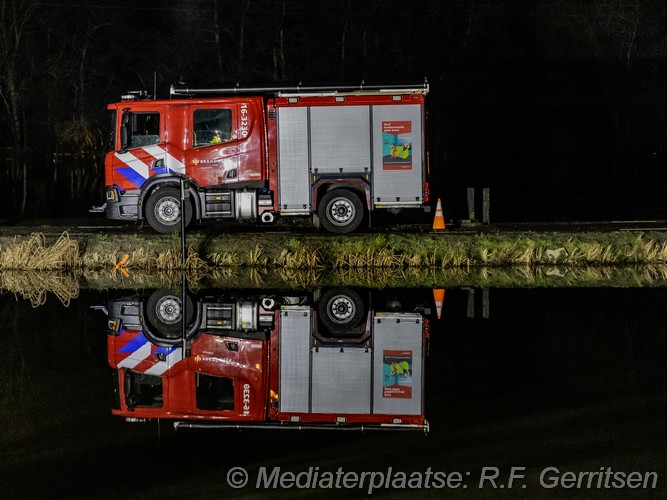 Mediaterplaatse brandweer voertuig bijna te water vlist haastrecht 31012025 Image00024