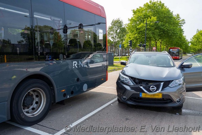 Mediaterplaatse ongeval op busbaan auto bus Hdp 01062025 01062025 ongeval op busbaan auto bus hoofddorp 00002