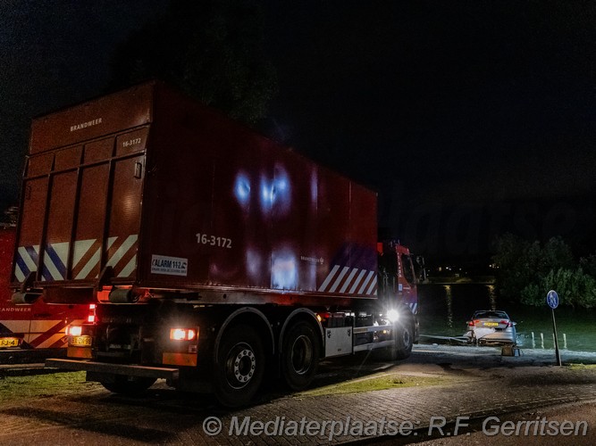 Mediaterplaatse voertuig te water zoetermeer florence nightingalelaan 03062025 03062025 Voertuig te water Florence Nightingalelaan Zoetermeer 00011