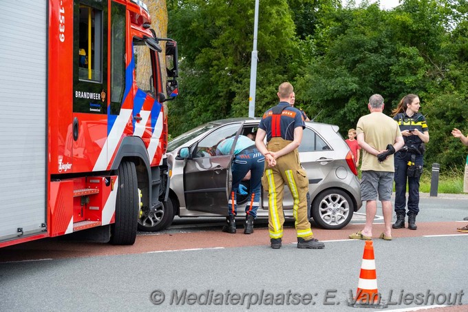 Mediaterplaatse ongeval auto brandweer wagen rijsenhout 14062025 14062025 ongeval auto brandweerwagen rijsenhout 00007