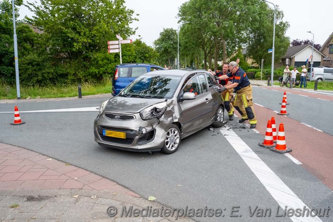Mediaterplaatse ongeval auto brandweer wagen rijsenhout 14062025 14062025 ongeval auto brandweerwagen rijsenhout 00009