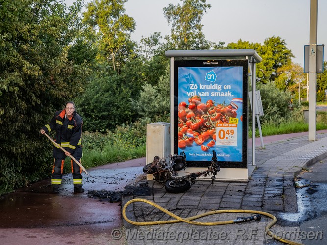 Mediaterplaatse scooter brand provincialeweg haastrecht 21062025 22062025 scooter in de brand provincialeweg haastrecht 00010