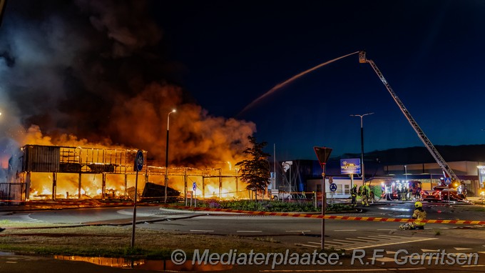 Mediaterplaatse grote brand alphen aan de rijn den hoorn 05052025 grote brand alphen aan de rijn den hoorn 00014