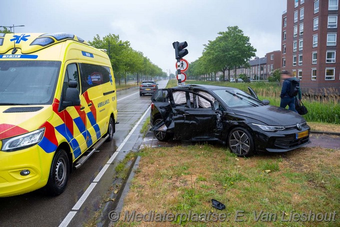 Mediaterplaatse ongeval auto lijnbus somerensingel Hdp 24052025 24052025 ongeval auto lijnbus hoofddorp 00002