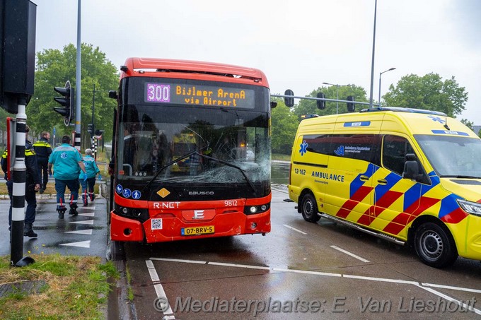 Mediaterplaatse ongeval auto lijnbus somerensingel Hdp 24052025 24052025 ongeval auto lijnbus hoofddorp 00004