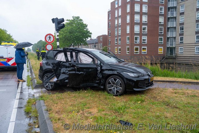 Mediaterplaatse ongeval auto lijnbus somerensingel Hdp 24052025 24052025 ongeval auto lijnbus hoofddorp 00008