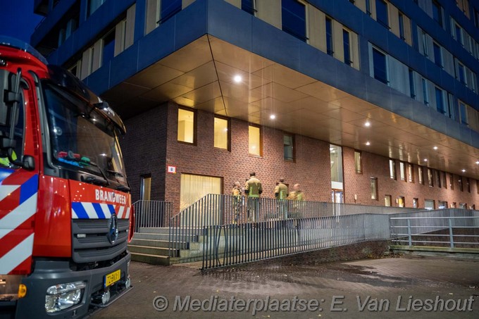Mediaterplaatsen water komt uit appartement in hoofddorp 13112025 Image00002