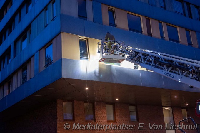 Mediaterplaatsen water komt uit appartement in hoofddorp 13112025 Image00005