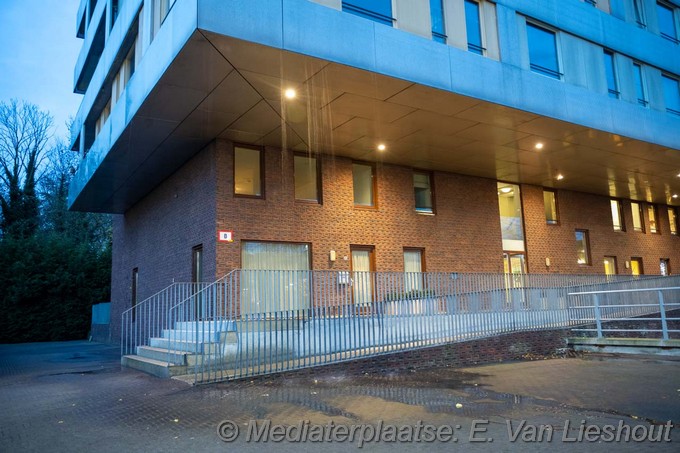 Mediaterplaatsen water komt uit appartement in hoofddorp 13112025 Image00008