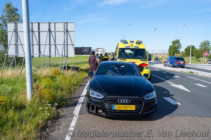 Mediaterplaatse ongeval motor auto spoorbaan hoofddorp 04072025 04072025 ongeval op de spoorlaan hoofddorp 00002