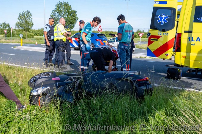 Mediaterplaatse ongeval motor auto spoorbaan hoofddorp 04072025 04072025 ongeval op de spoorlaan hoofddorp 00003