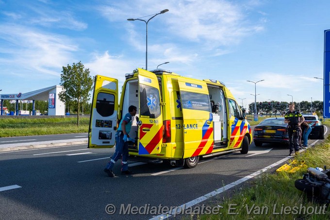 Mediaterplaatse ongeval motor auto spoorbaan hoofddorp 04072025 04072025 ongeval op de spoorlaan hoofddorp 00006