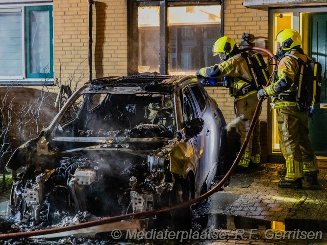 Mediaterplaatse auto brand voor woning zevenhuizen 04042026 Image00005