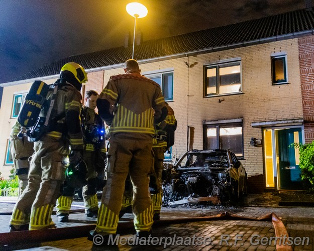 Mediaterplaatse auto brand voor woning zevenhuizen 04042026 Image00010