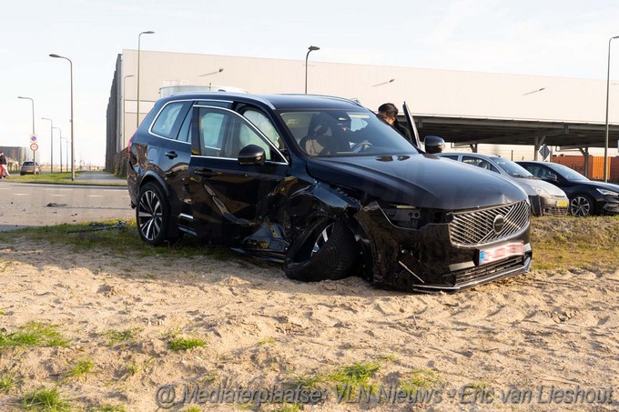 Mediaterplaatse Ravage bij aanrijding Circulair Avenue een gewonde 20032026 Image00003