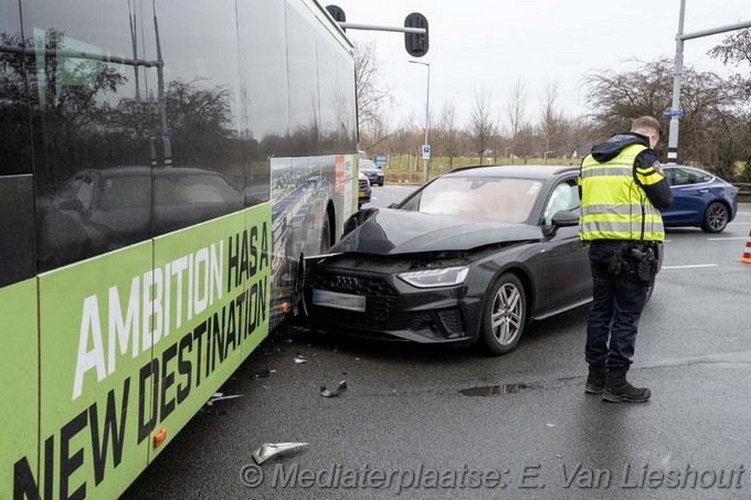 Mediaterplaatse zwaar lijnbus ongeval auto hoofddorp 21012026 Image00001