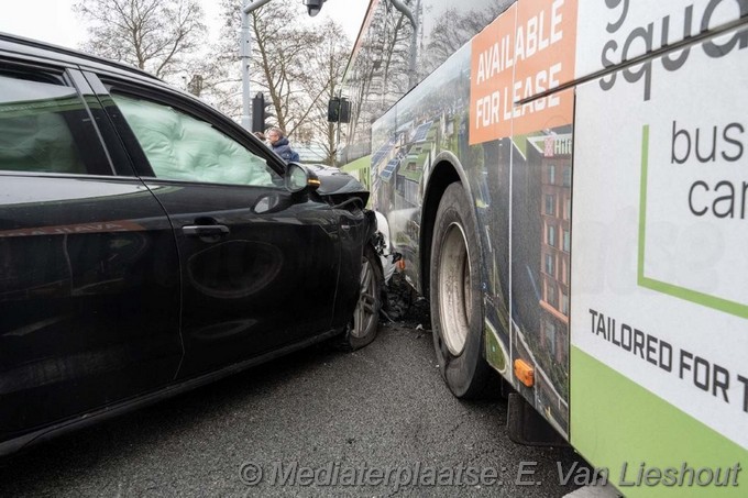Mediaterplaatse zwaar lijnbus ongeval auto hoofddorp 21012026 Image00007