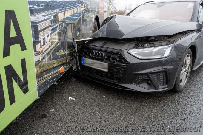 Mediaterplaatse zwaar lijnbus ongeval auto hoofddorp 21012026 Image00008