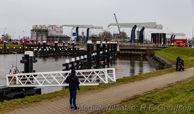 Mediaterplaatse auto te water julianasluis gouda 21012026 Image00004